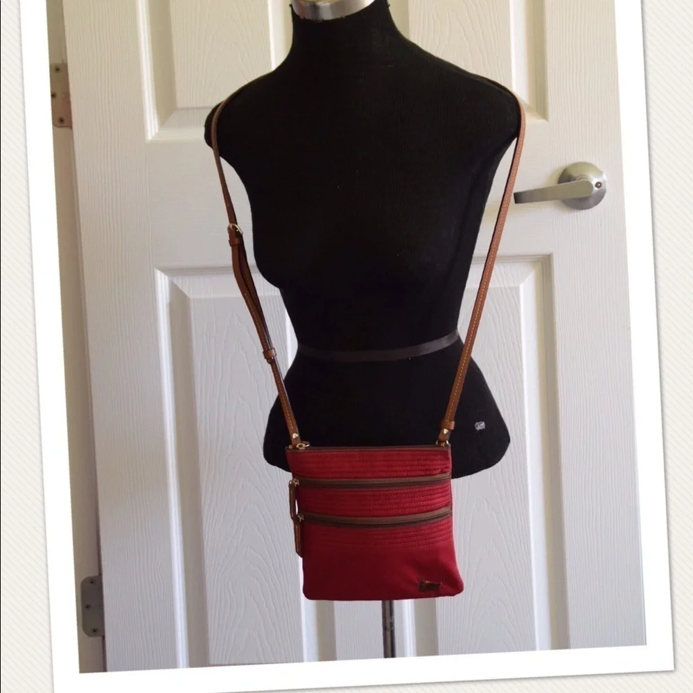 Dooney & Bourke cross body bag